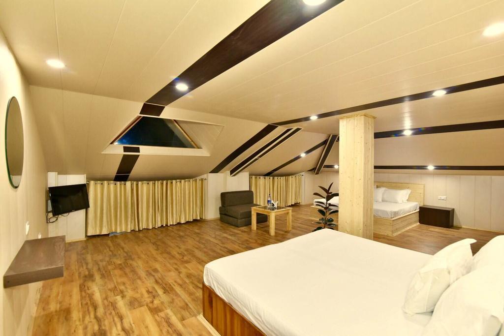 מוסורי Hotel Devlok Primal מראה חיצוני תמונה